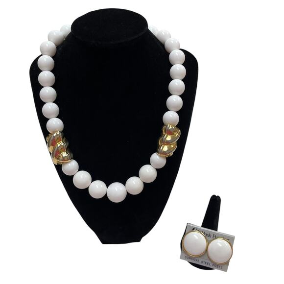 Vintage HUSH PUPPIES White 19" NECKLACE & 1.25" EARRINGS SURGICAL STEEL POSTS - Picture 1 of 4
